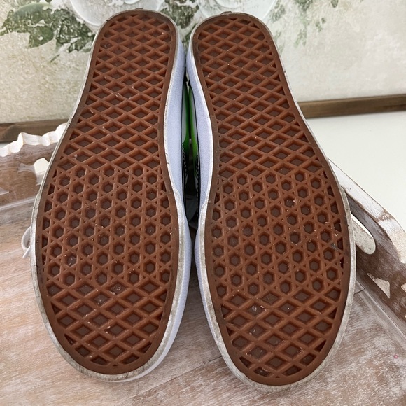 Vans with green flames size 6 mens/7.5 womens - Picture 3 of 6